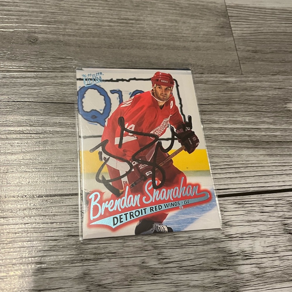 1996-97 Fleer Ultra Brendan Shanahan Signed Hockey Card